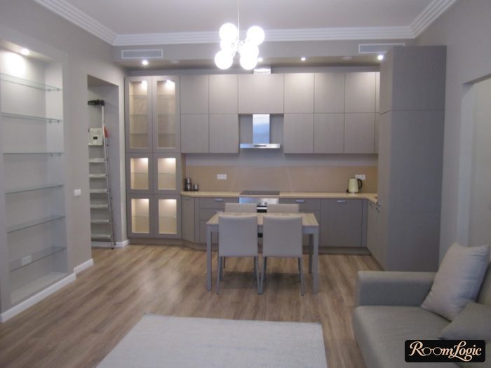 if the kitchen has no door and the rest of the apartment has laminate - it has laminate
