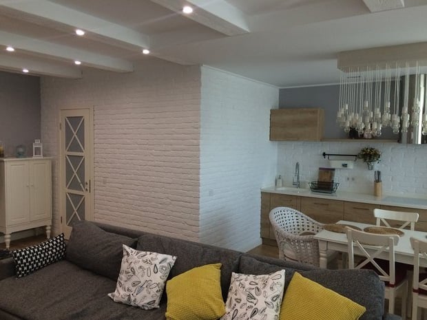 imitation white brick in studio apartment