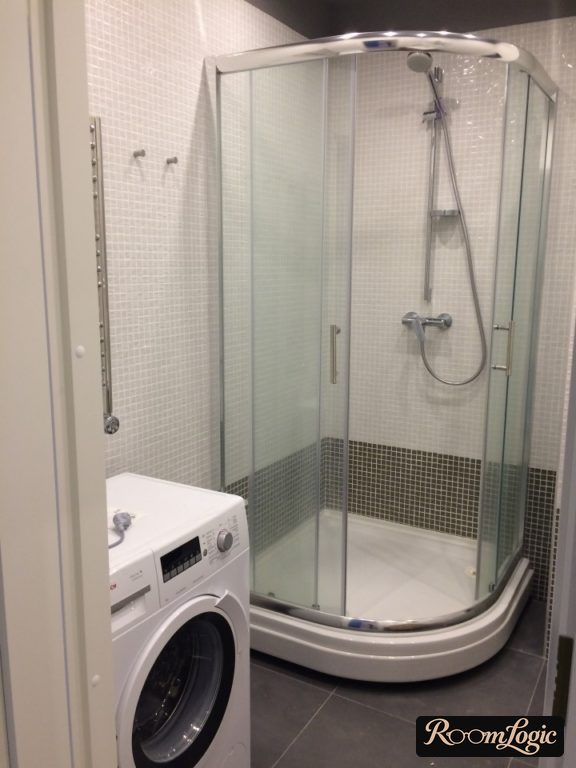 inexpensive shower niche in bathroom