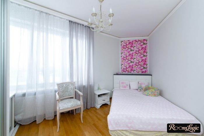 Irregularly shaped teenage girl's room