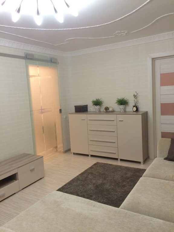 italian wallpapers in living room