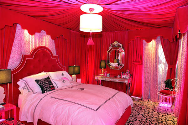kids' room in barbie style