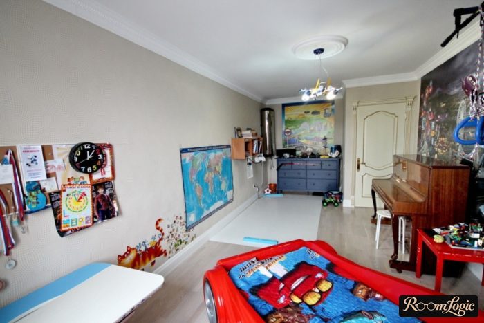 kids' room with bed car