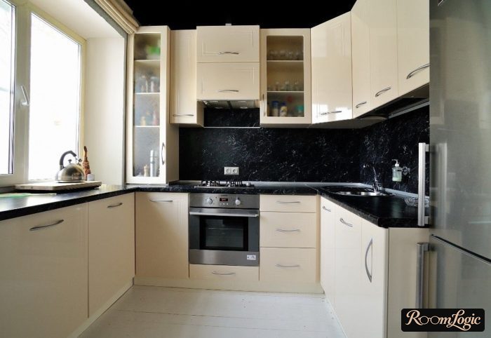 kitchen 65 square feet with refrigerator and gas design