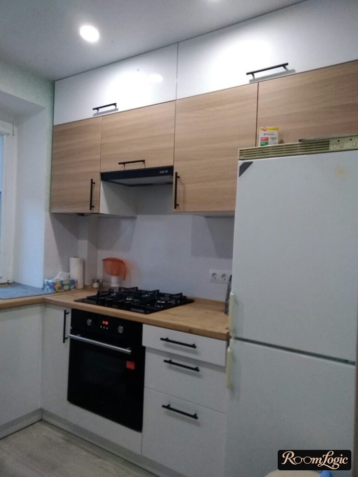 kitchen 100 square feet up to the ceiling