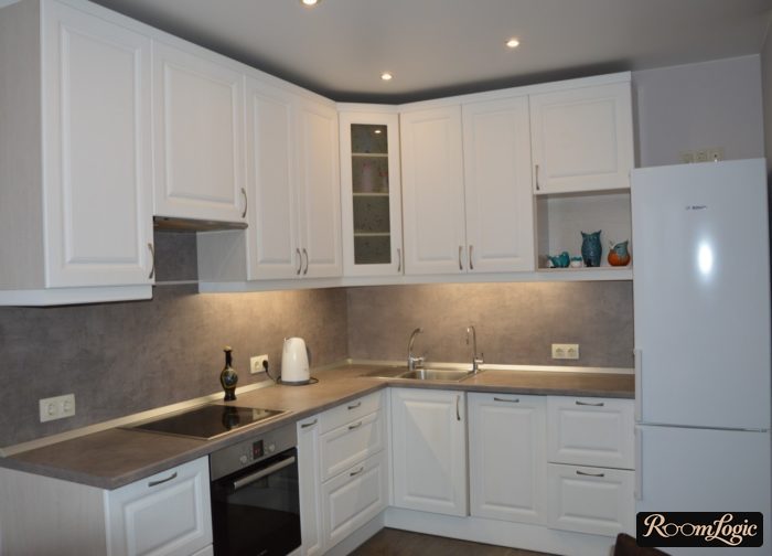 kitchen backsplash in neoclassical style made of gray particleboard
