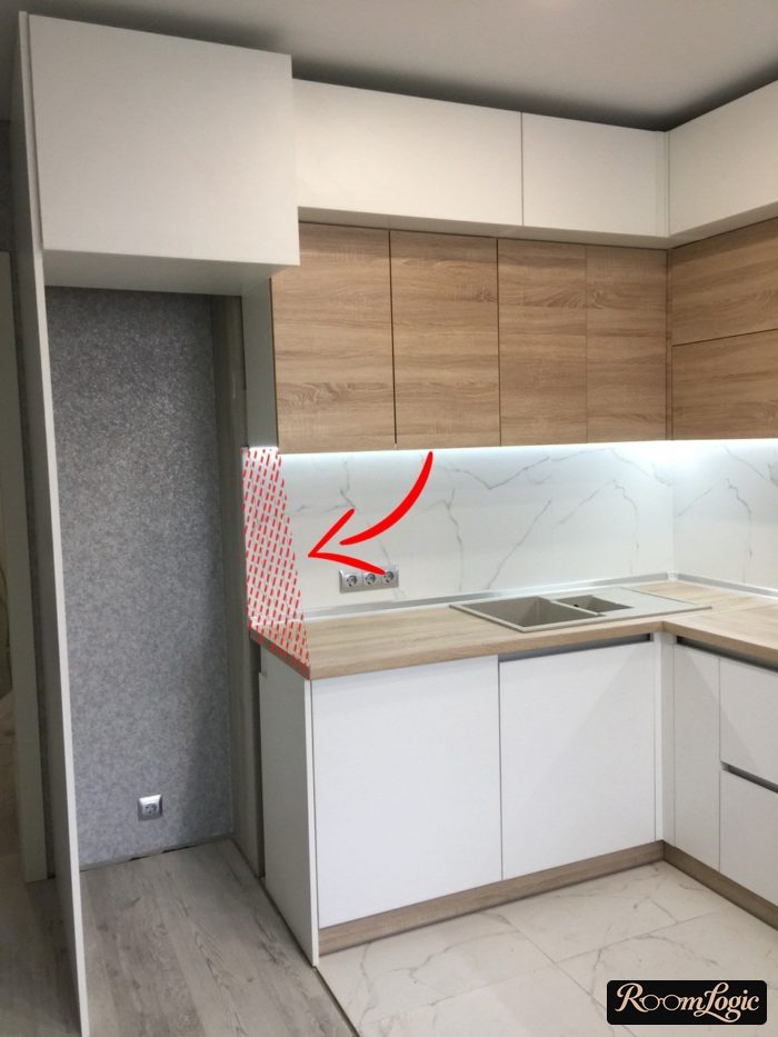 design of a 100 square feet kitchen with a built-in ordinary refrigerator