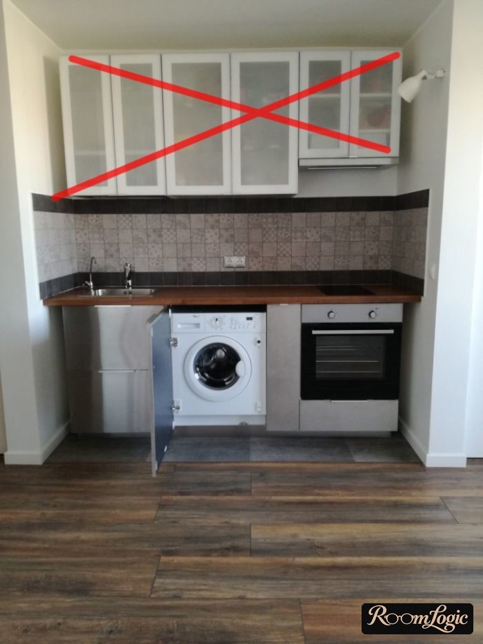 kitchen upper cabinets with translucent glass inserts