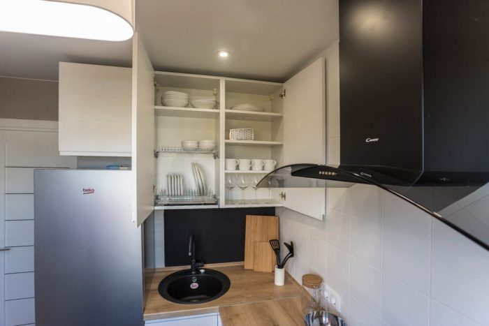 kitchen with hinged doors without handles