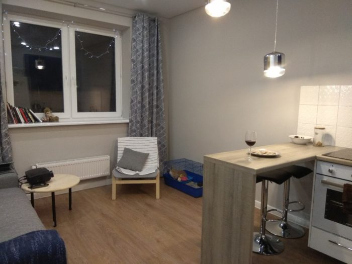 L-shaped breakfast bar in studio apartment