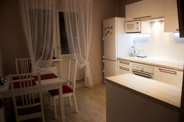 L-shaped corner kitchen