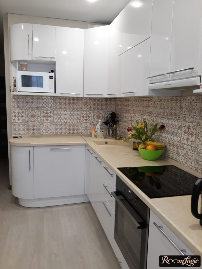 L-shaped corner kitchen