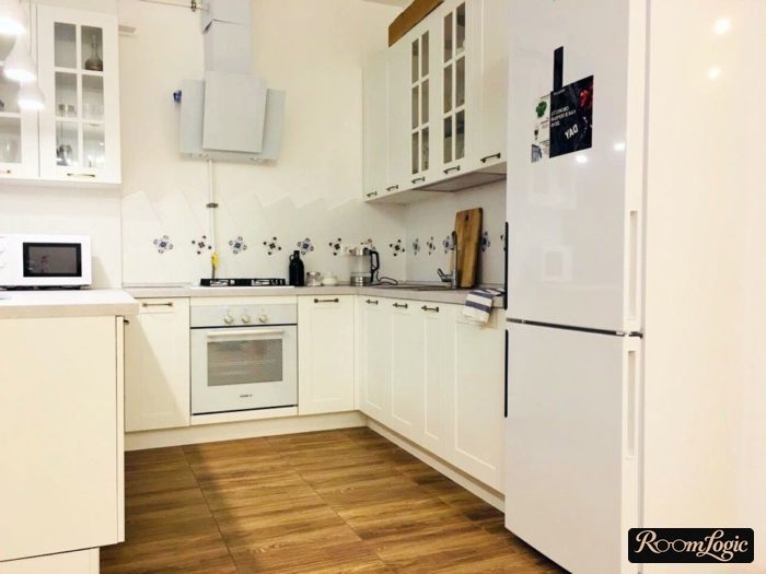 L-shaped kitchen furniture