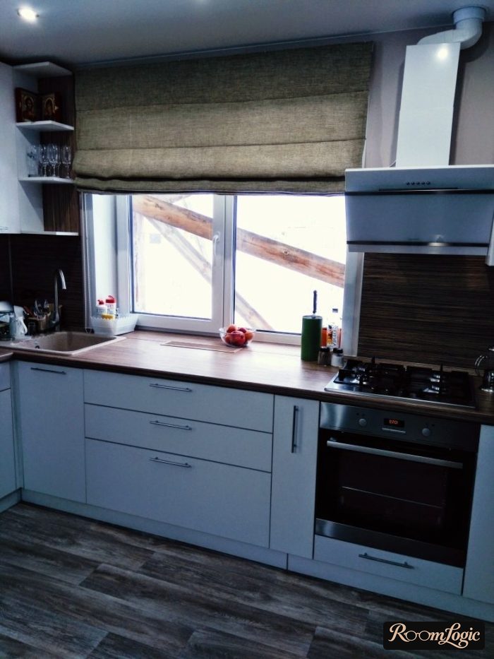 L-shaped kitchen with a window on the left