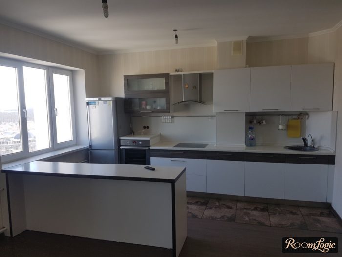large breakfast bar in kitchen-living room