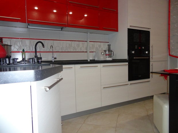 light bottom bright top kitchen