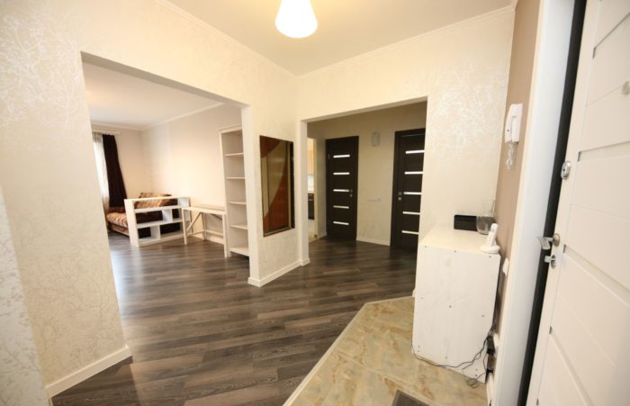 long laminate joint and tile seam