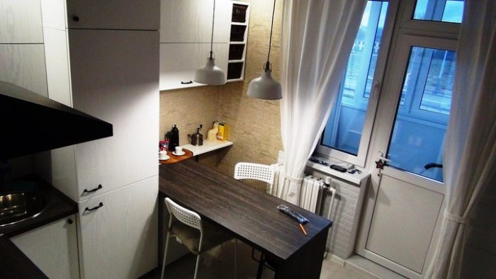 Matte kitchen cabinets in white wood-look