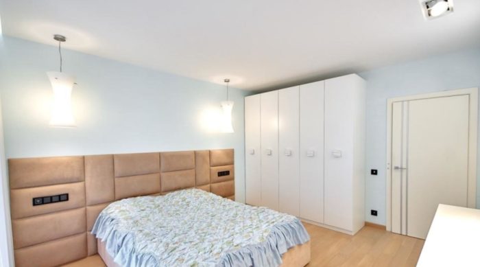 Matte white stretch ceiling in the bedroom