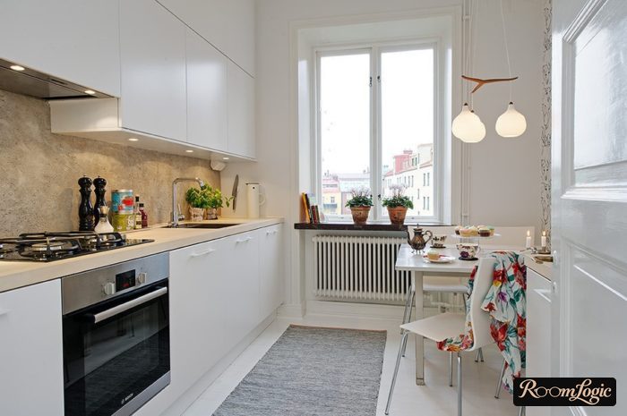 minimalist kitchen with ceiling-high upper cabinets