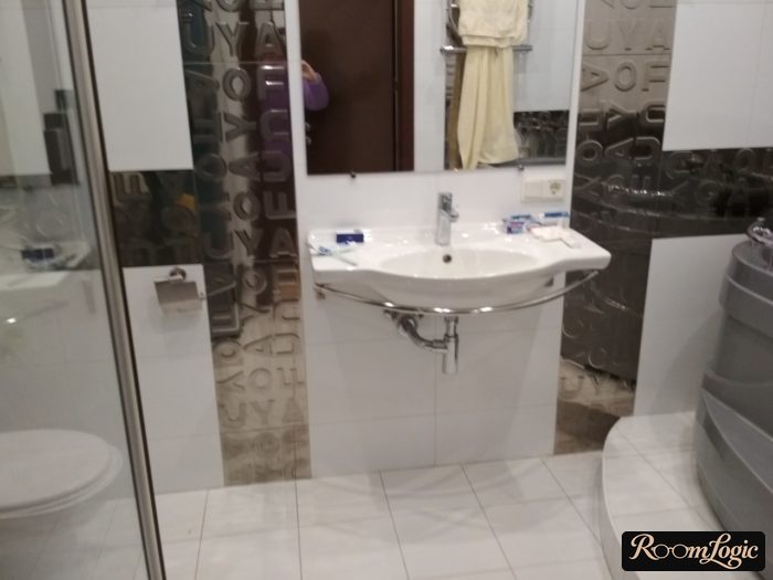 mirror tile design for bathroom
