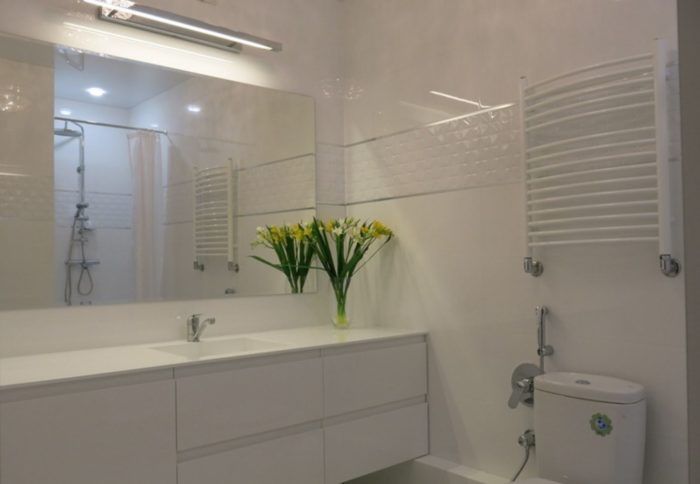 modern combined bathtub