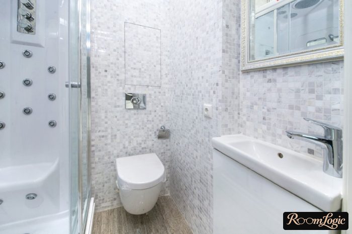 modern design small combined bathroom