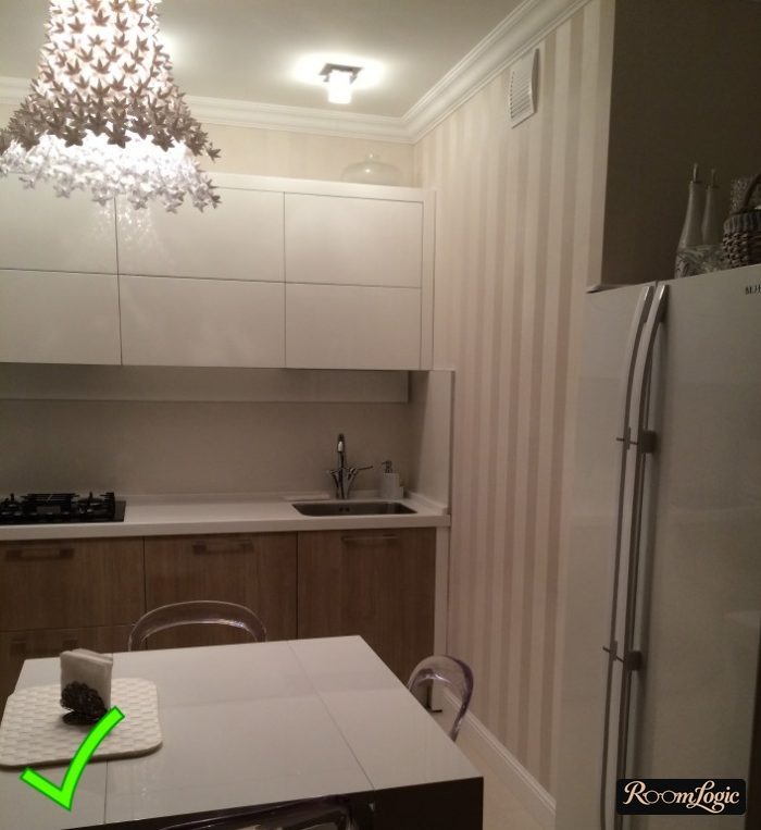modern wallpaper with vertical stripe on kitchen wall