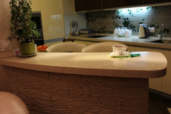 monolithic breakfast bar in the kitchen