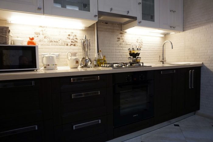 mosaic brick tile on the kitchen backsplash