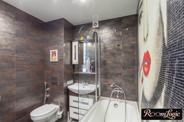 mosaic panel in bathroom