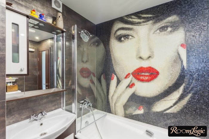 mosaic pattern on bathroom wall