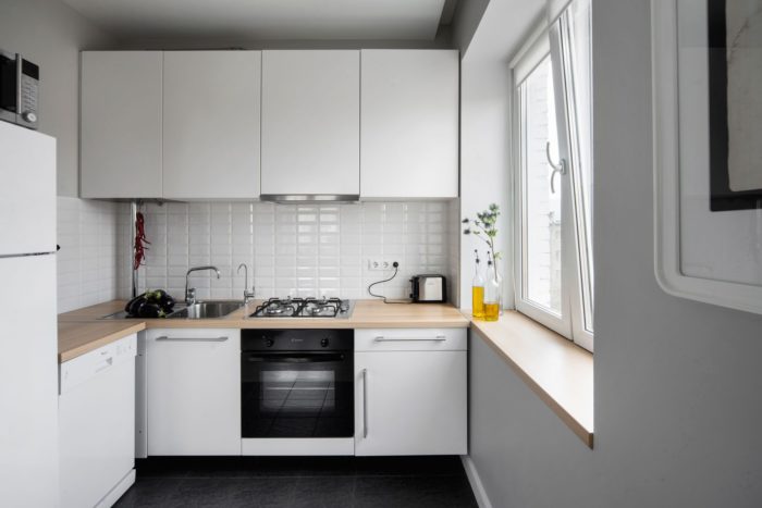 Narrow countertop instead of a window sill in the kitchen