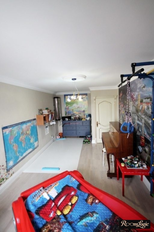 narrow kids' room
