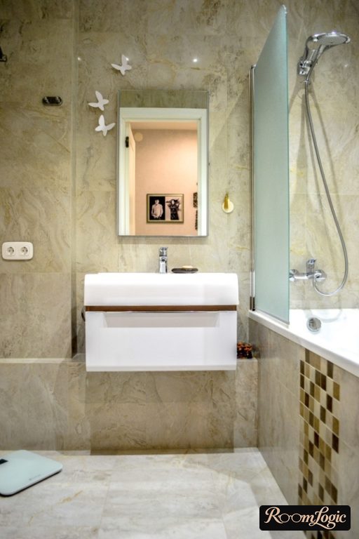 neutral bathroom decoration