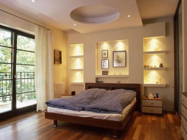 niches with lighting behind the bed