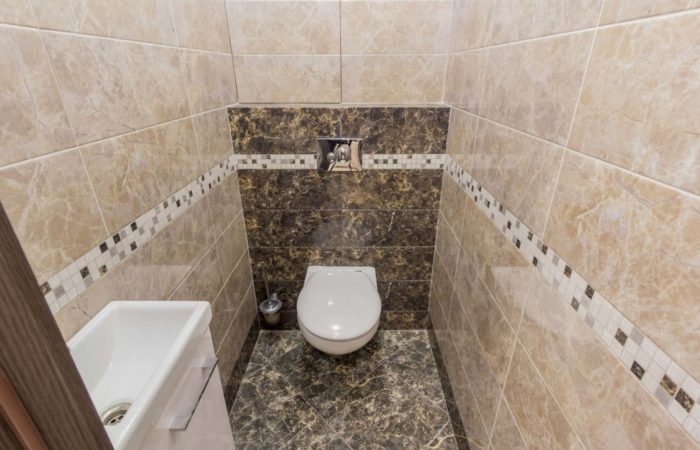 Not fashionable tile under marble