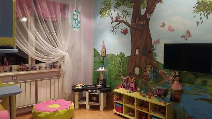 painted wall for kids' room for two girls