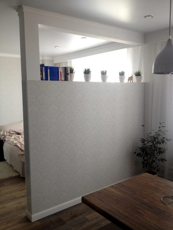 partition not to ceiling in studio