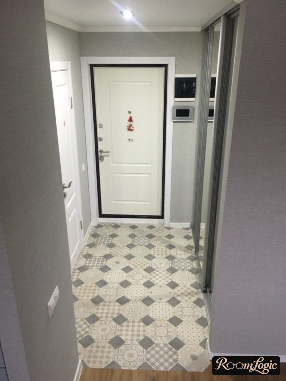 patchwork tile pattern on the floor in a small entryway