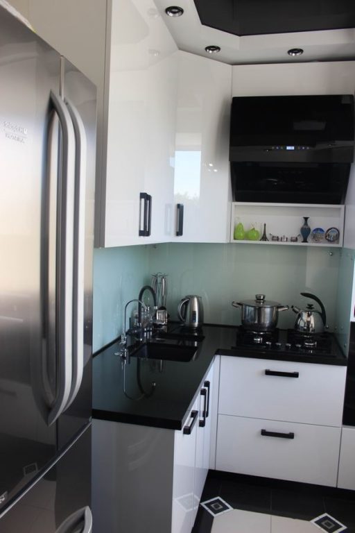 patternless glass shelves on the backsplash