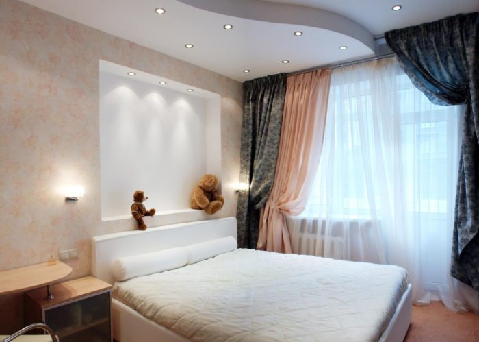 peach wallpaper and niches in the bedroom