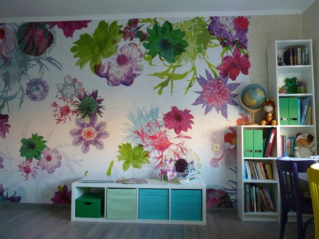photo wallpaper with colors for a girl's bedroom