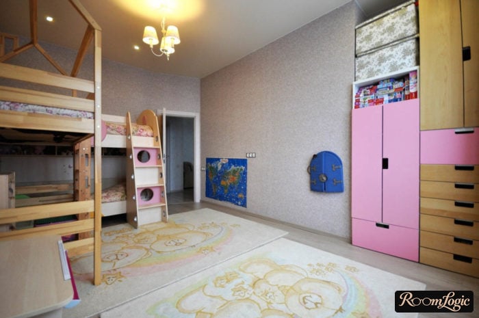pink and wood combination in kids’ room