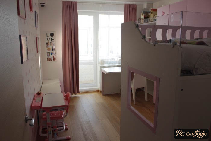 pink curtains in kids’ room