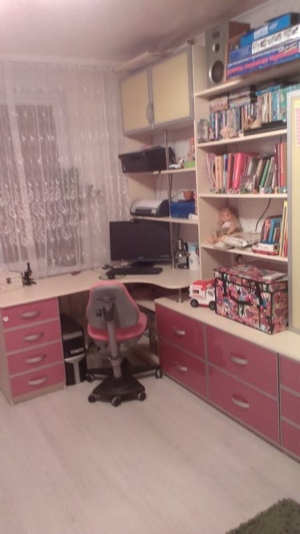 pink in the kids’ room