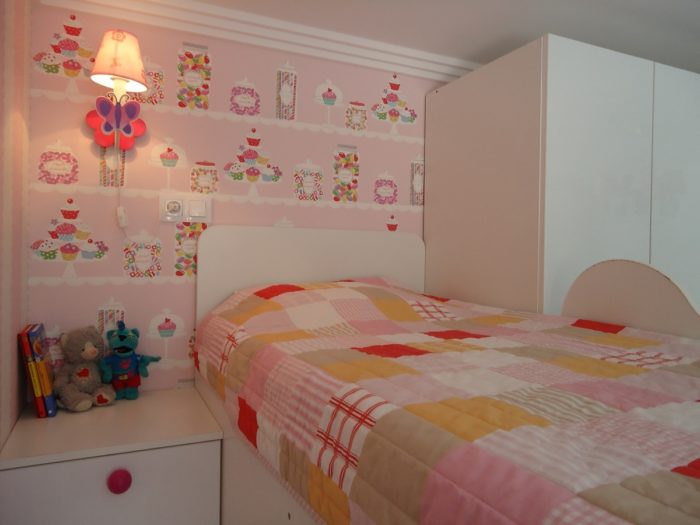 Pink wallpaper in a kids' room for two children