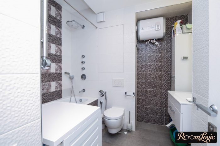 pixel tile design in bathroom