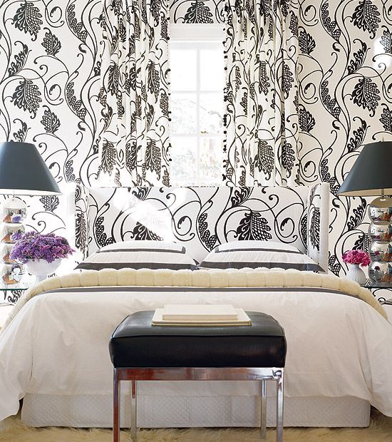 poorly combined wall papers in the bedroom