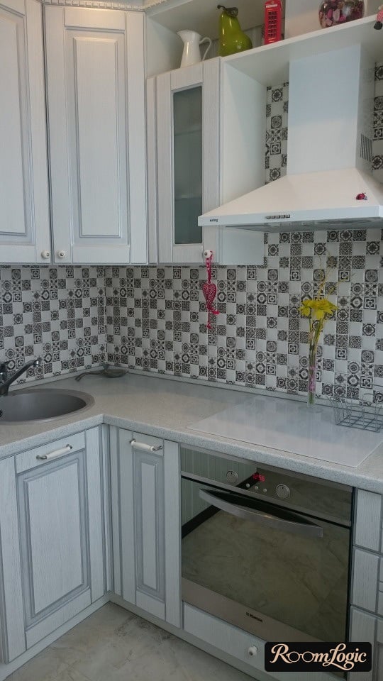 provençal is a good choice for small kitchen